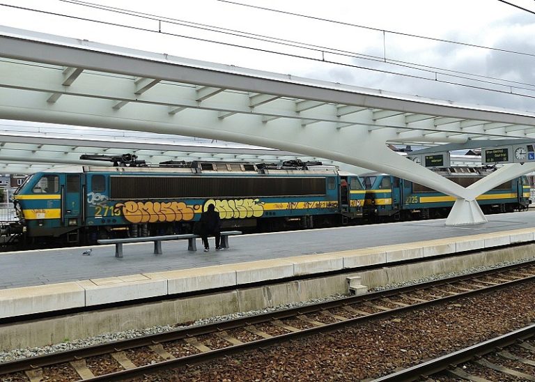 NMBS/SNCB 2725 + 2715 Nahverkehr in Hessen